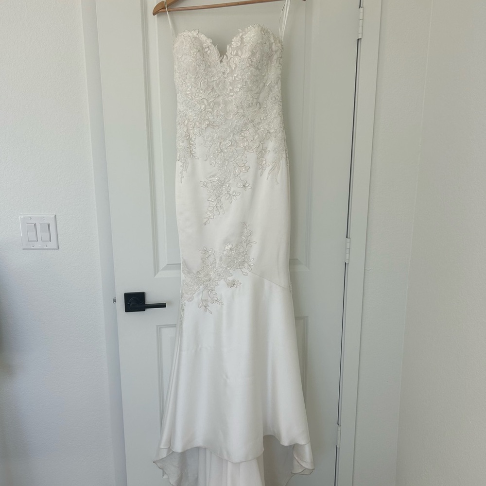 Elegant White Lace Wedding Dress